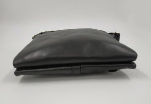 Сумка планшет J.M.D. 1023A черная фото дна сумки