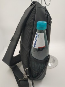 Однолямочный рюкзак А4 Mark Ryden MR7069 фото с бутылкой воды