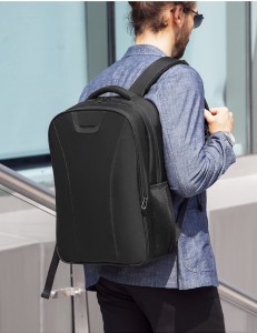Рюкзак для ноутбука 15,6 Mark Ryden MR9508 черный на модели