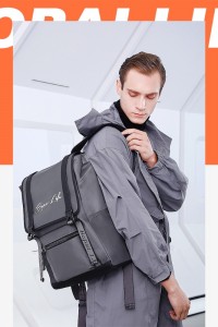 Рюкзак для ноутбука 15 Bopai Life 961-02211 серый на плече модели