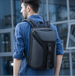 Рюкзак для ноутбука 15.6 Mark Ryden MR9369 черный на мужчине