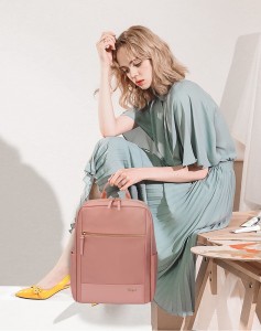 Рюкзак женский для ноутбука 14 BOPAI 62-51317 розовый демонстрирует модель