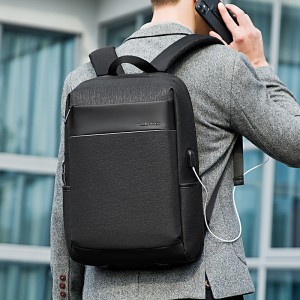 Городской рюкзак для ноутбука Mark Ryden MR9306 на мужчине