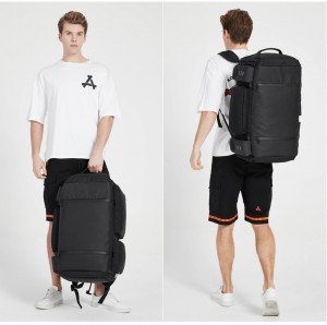 Большая спортивная сумка-рюкзак OZUKO 9326 черная на модели