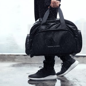 Сумка-рюкзак спортивная Mark Ryden MR7091 сделана из водоотталкивающего материала
