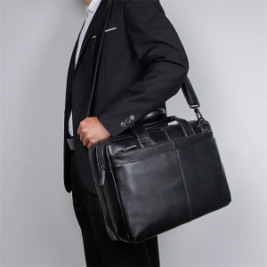 Кожаная сумка для ноутбука 15.6 J.M.D. 7092A черная на плече мужчины