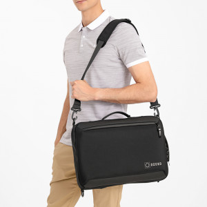 Рюкзак-сумка для ноутбука 15,6 Ozuko 9490 на плече модели