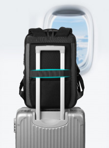 Рюкзак с жестким корпусом Mark Ryden MR2958_KR00 легко фиксируется при помощи ленты на чемодане