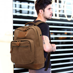Холщовый рюкзак Augur 8196 коричневый на плече модели