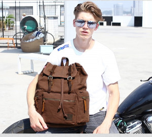 Холщовый рюкзак Augur 1039L коричневый на модели