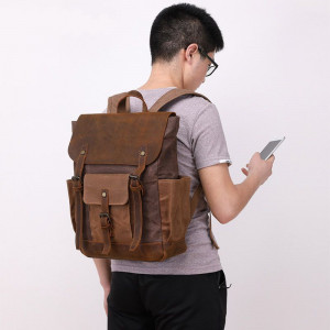 Холщовый рюкзак J.M.D. T0011 коричневый на мужчине