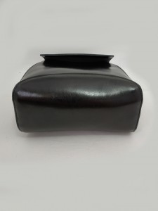 Рюкзак женский кожаный J.M.D. 10637-1 черный фото дна рюкзака