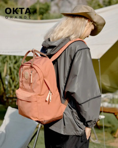 Рюкзак OKTA 1087-03 оранжевый с коричневым на модели фото 1