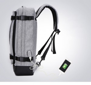 Рюкзак для ноутбука 17" USB TUGUAN CF1808 серый, фото сбоку с USB разъемом