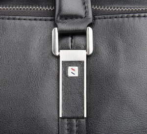 Кожаная мужская сумка GEO черная 7326A фурнитура крупным планом