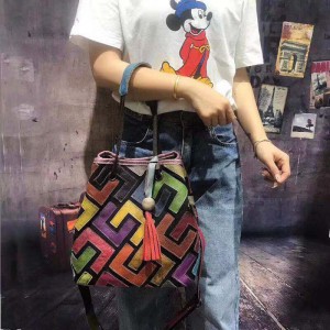 Женская кожаная сумка ручной работы  Yi Tian 805 фото3 на модели