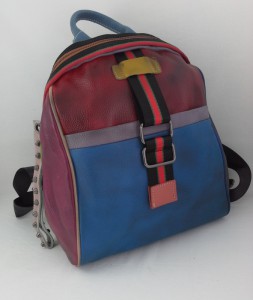 фото4 рюкзака ручной работы Yi Tian 527с разноцветный вид сбоку