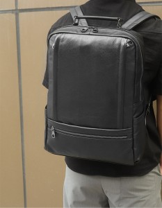 Рюкзак мужской кожаный J.M.D. 7356A черный фото1 на мужчине