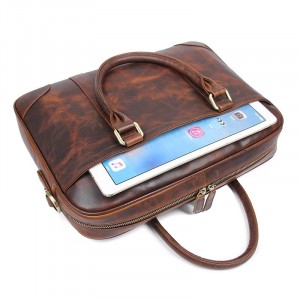 Фотография мужской кожаной сумки для документов J.M.D. 7349Q коричневая, вместительный карман для планшета 9.7 дюймов