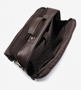 Мужской кожаный портфель J.M.D. 7396Q коричневый, фото отделения для ноутбука 15.6 дюймов