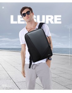 Сумка-рюкзак для ноутбука 15.6 BOPAI 61-2311 черная одетая на мужчине