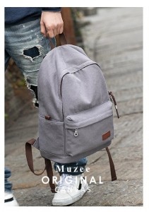 Холщовый рюкзак Muzee ME0710CD серый в руке у мужчины