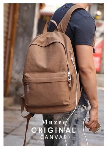 Холщовый рюкзак Muzee ME0710FD бежевый одет на плечи молодому человеку