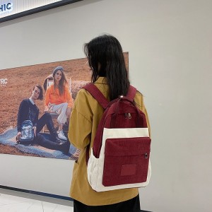 Рюкзак школьный Guliniao 163 бордовый с белым на девушке-модели 