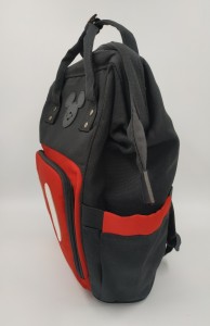 Сумка рюкзак для мамы m257 черно-красная фото вполоборота