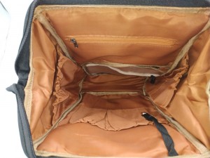 Сумка рюкзак для мамы m257 черно-красная фото отделения внутри