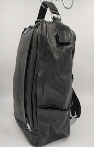 Рюкзак мужской кожаный J.M.D. черный 8834 вид сбоку